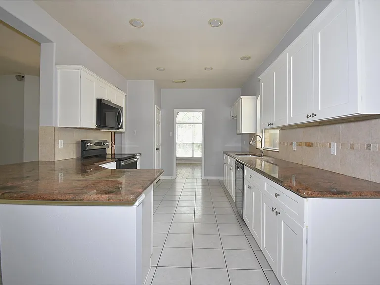 20703 Whitevine Way — Photo 15