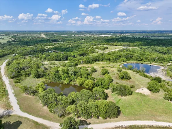 4 W Buffalo Springs Ct, Sulphur, OK 73086