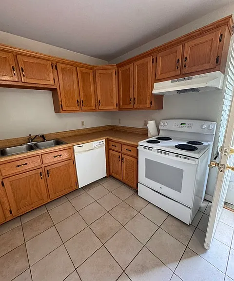 901 Shannon Dr #B — Photo 3