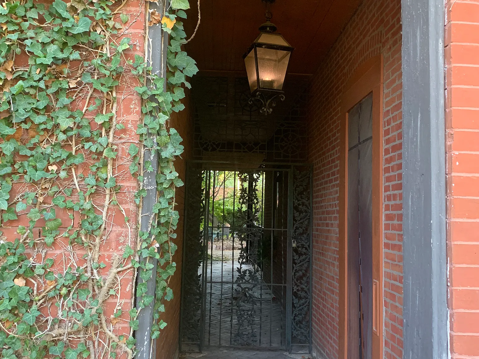 2 bed, $2,000 — Photo 4