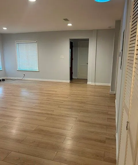 10834 Encino Ave — Photo 13