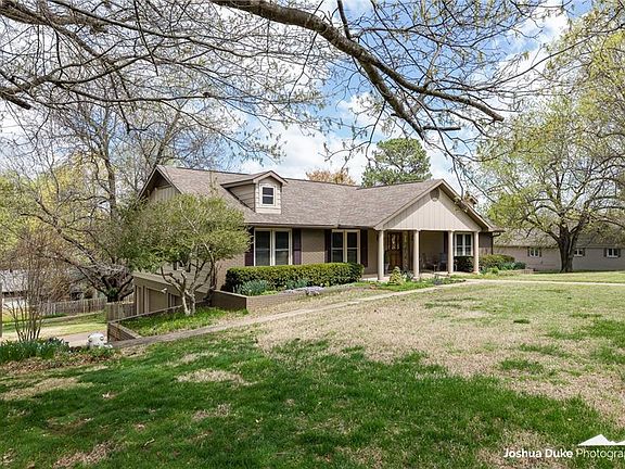 4th image of 1534 E Elmwood Dr