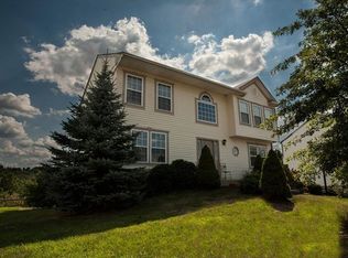 522 Blue Ridge Dr, Coraopolis, PA 15108