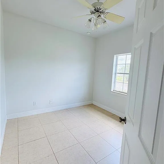 3465 Everglades Blvd N — Photo 12