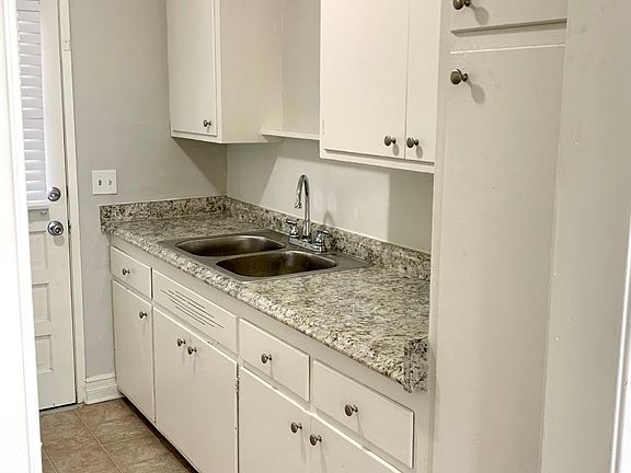 3rd image of 1632 N Lake Ave #2