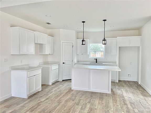 4th image of 6400 N La Villita St
