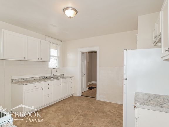 5th image of 3837 Lawler Dr
