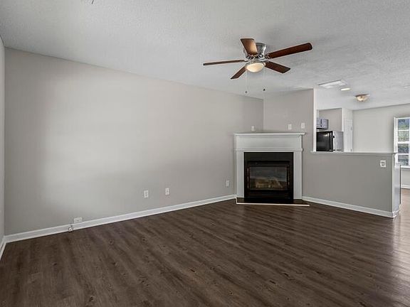 3rd image of 262 Coral Cir