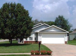 690 Daisy Ln, Springdale, AR 72764