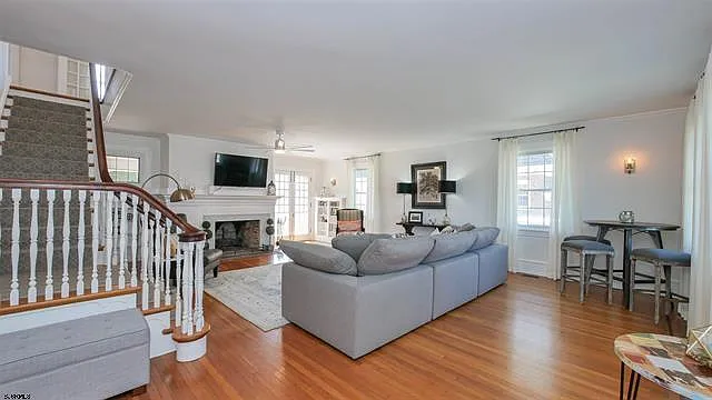 6104 Ventnor Ave — Photo 3