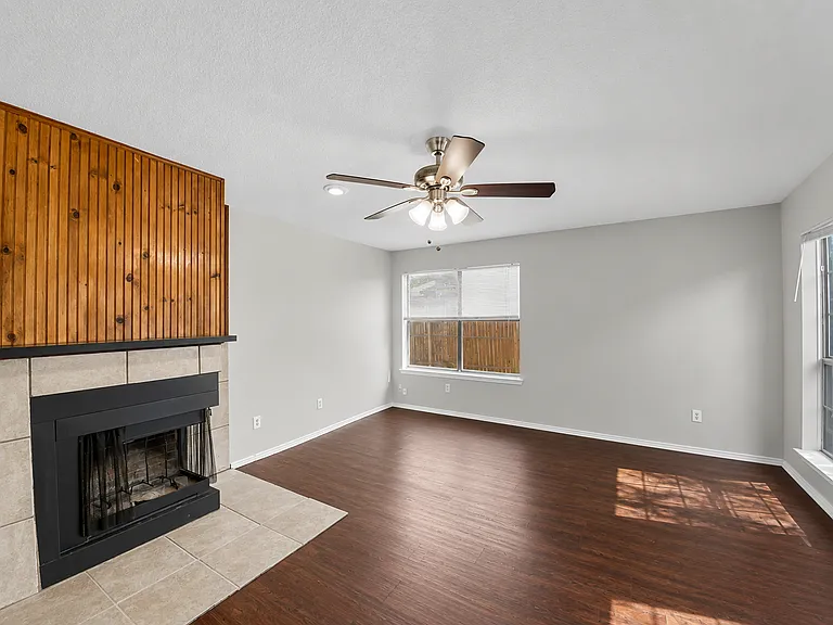 2202 Prairie Creek Trl — Photo 7