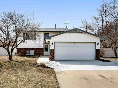 121 N Moy Ct, Haysville, KS, 67060