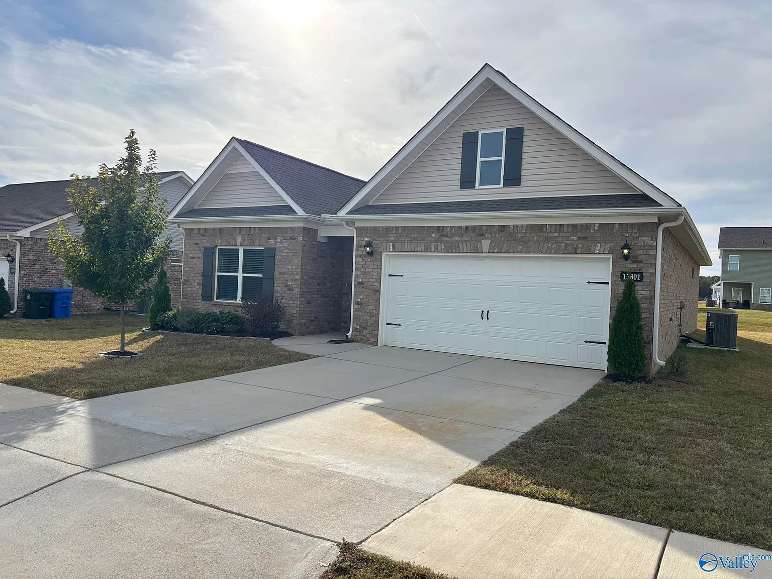3 bed, 2.0 bath, 1740 sqft, $2,000 — Photo 1