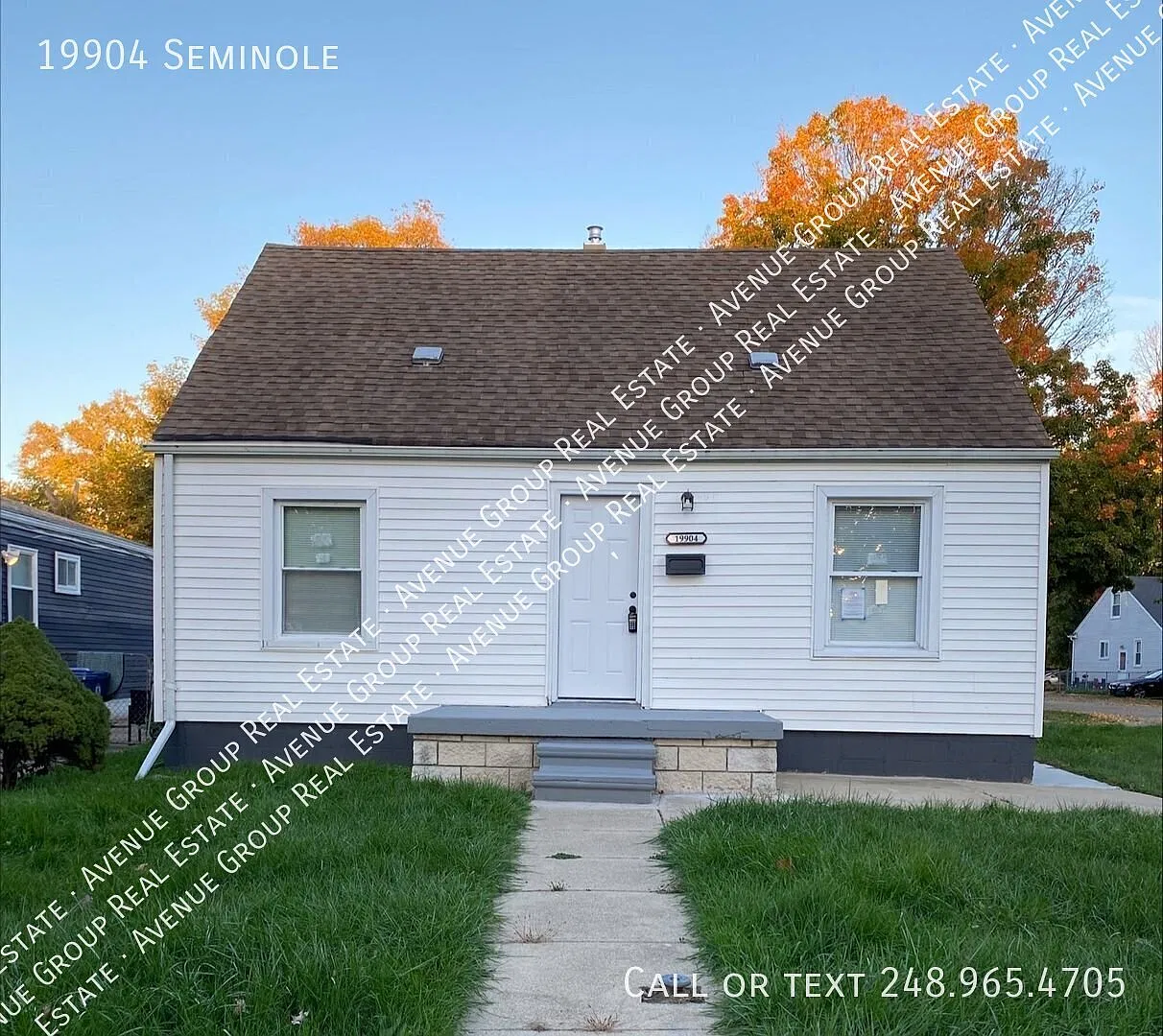 Renovated 3-bed, 1-bath bungalow for rent in Redford — Photo 1