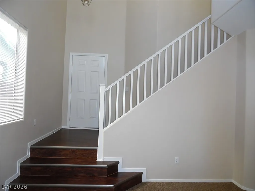 3 bed, 2.5 bath, 1829 sqft, $1,900 — Photo 2