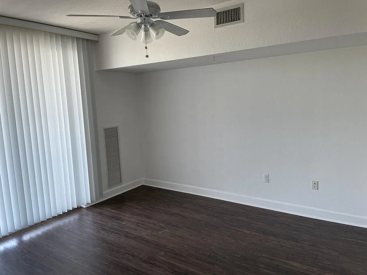 2 bed, 2.0 bath, 1036 sqft, $2,550 — Photo 2