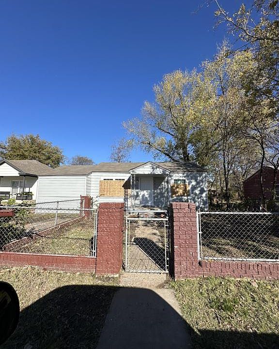 1st image of 541 E Seminole Pl N