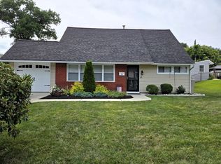 88 Juniper Dr, Levittown, PA 19056