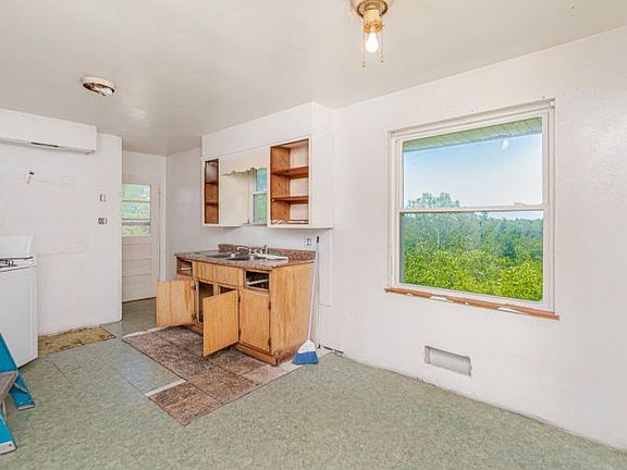 5th image of 1209 Edgewood Dr