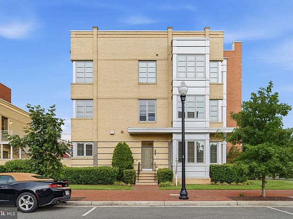 2nd image of 611 E Howell Ave