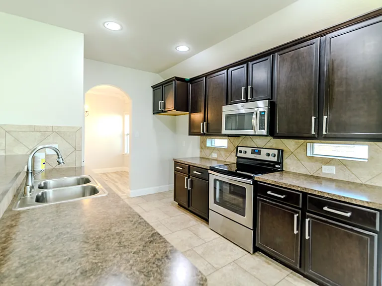 3105 Clear Springs Dr — Photo 9