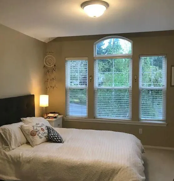 Queen Bed Bedroom 2
