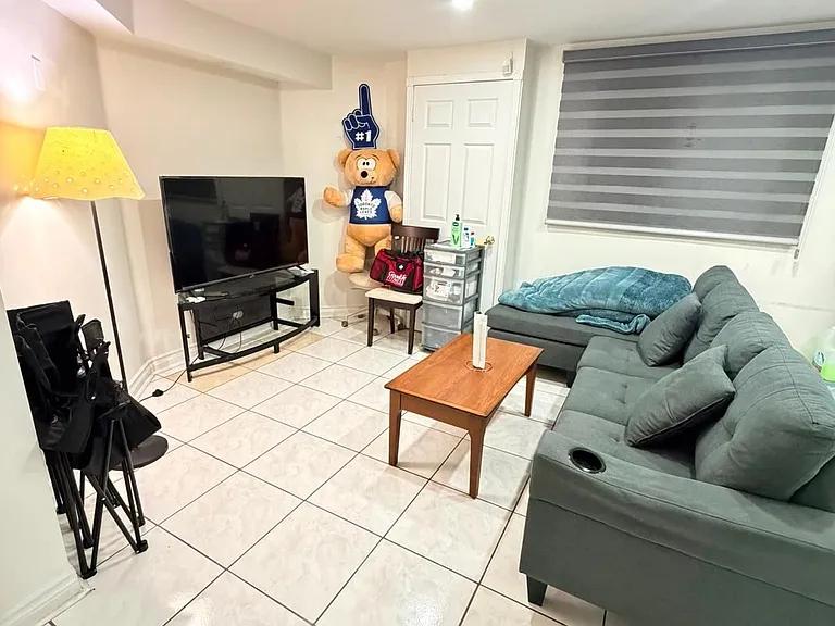 27 Beaverhall Rd #BASEMENT — Photo 4