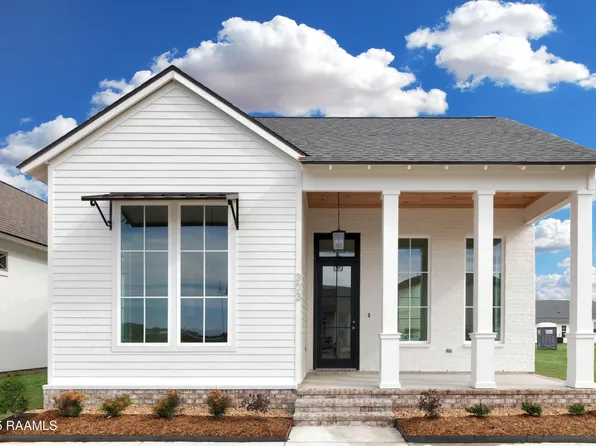 303 Oceans Blvd, Youngsville, LA 70592