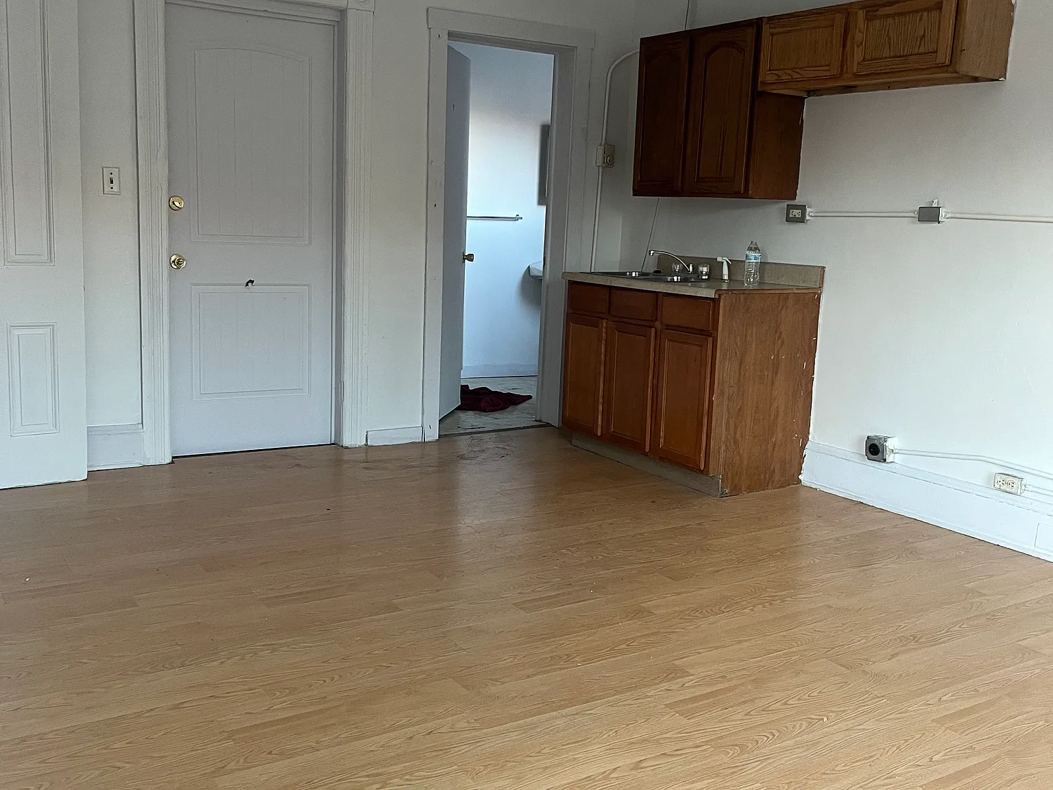 Studio, $650 — Photo 2