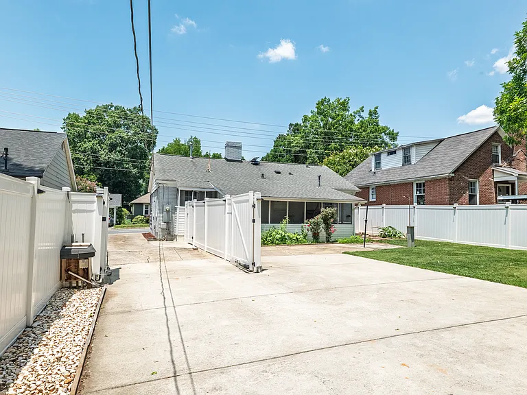 2113 Scott Ave — Photo 24