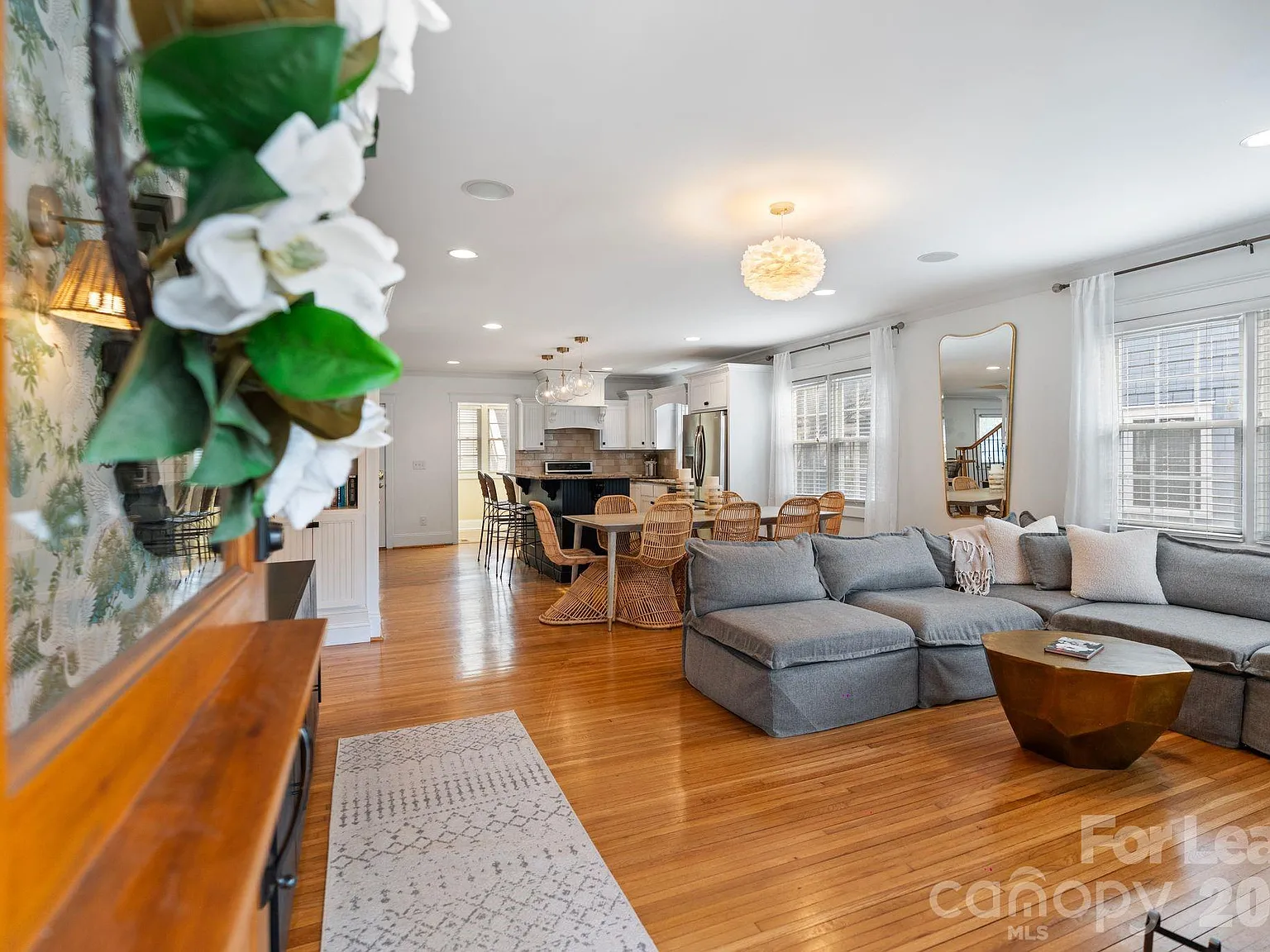 5 bed, 4.0 bath, 3027 sqft, $6,995 — Photo 4