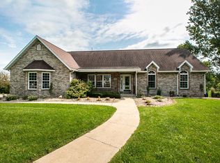 14130 Pebble Beach Dr, Dubuque, IA 52002