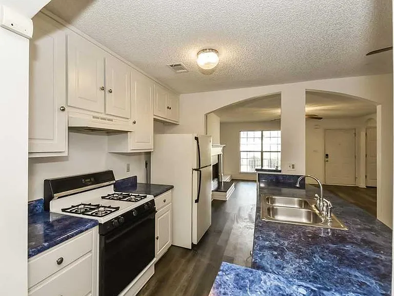 8141 Hynds Springs Ln — Photo 15