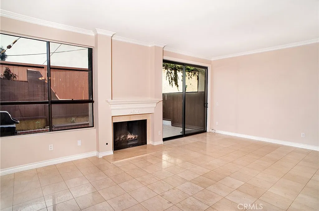 2 bed, 2.5 bath, 1349 sqft, $3,250 — Photo 3