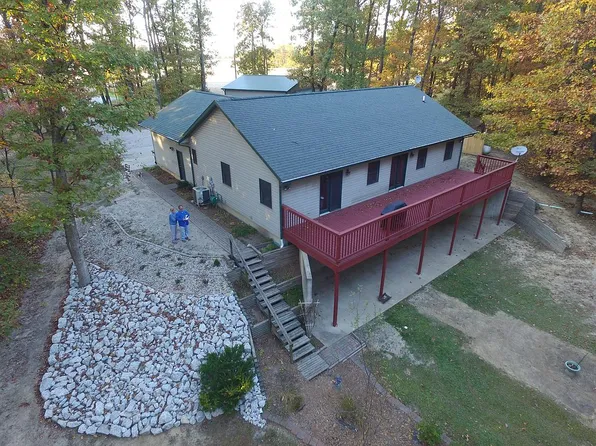 3441 Planet Dr, Charleston, IL 61920