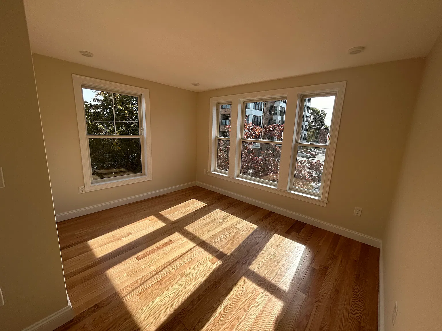 4 bed, $4,500 — Photo 1