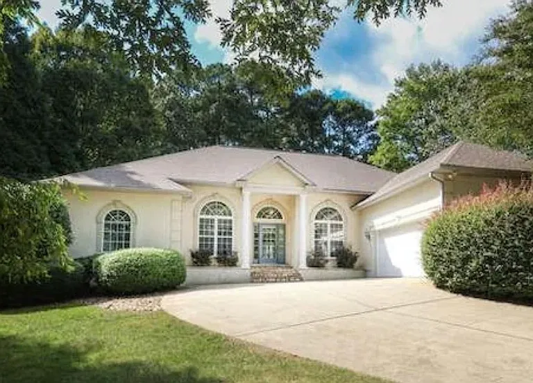 2587 Penngate Dr — Photo 17