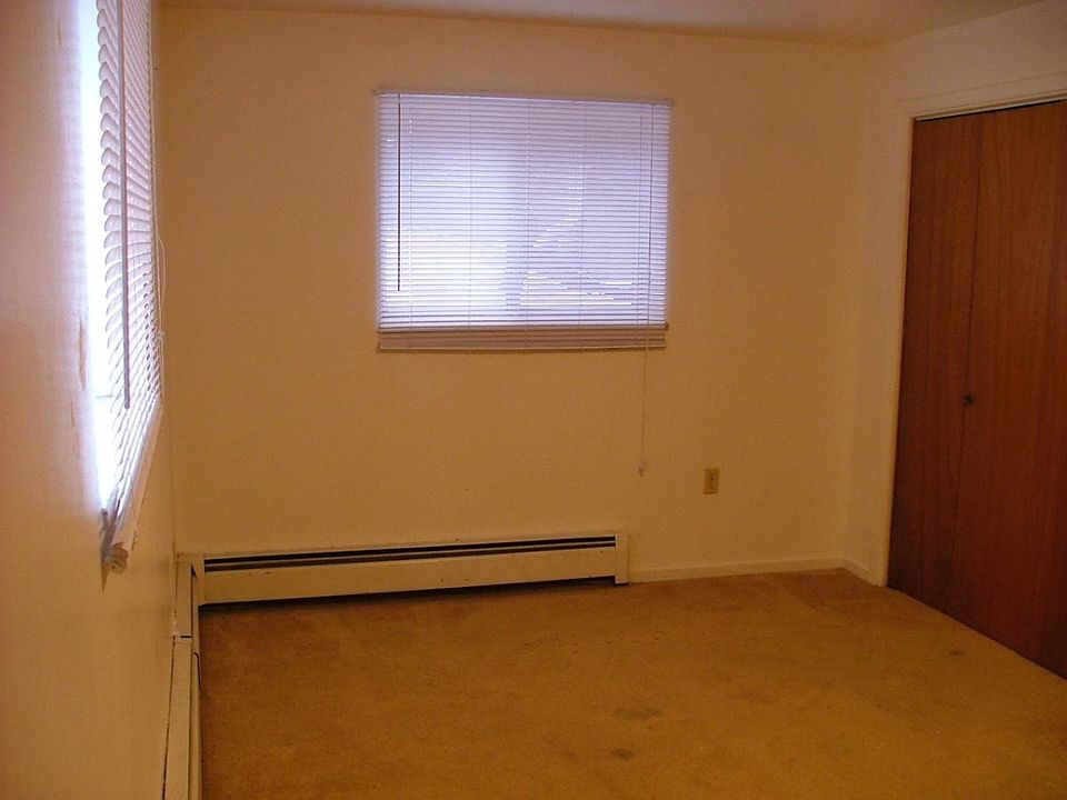 2nd image of 717 Illinois St