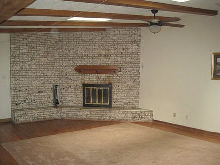 3rd image of 2700 Fair Oaks Cir