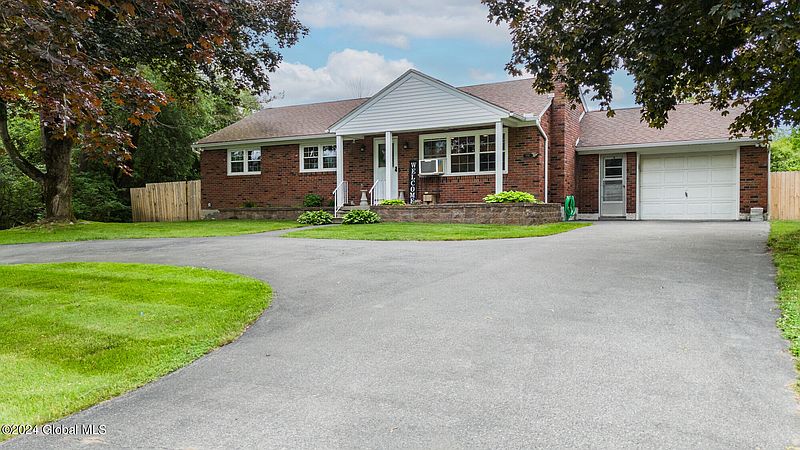 3rd image of 850 Duanesburg Road
