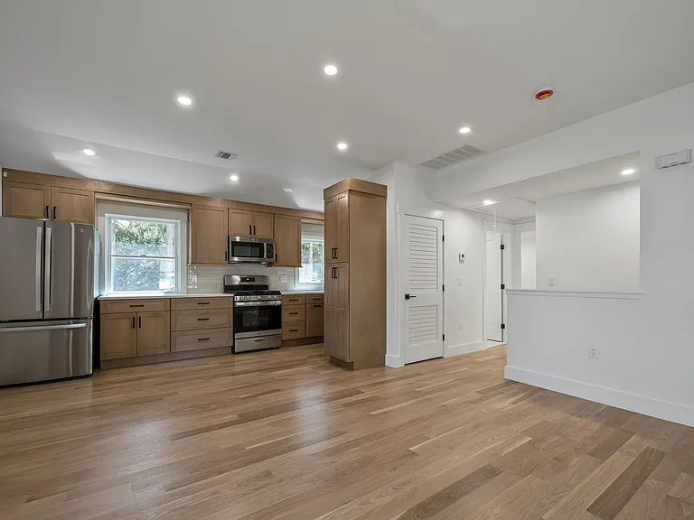 399 Gilbert St #399 — Photo 5