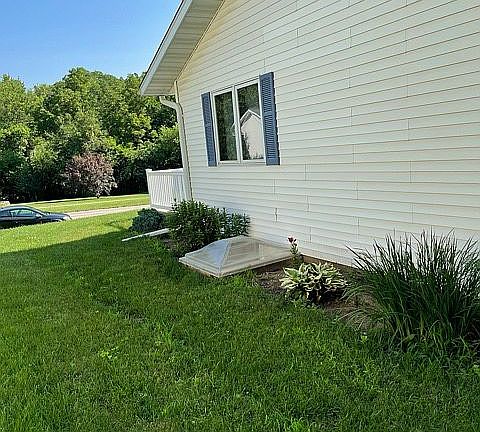 Basement egress window