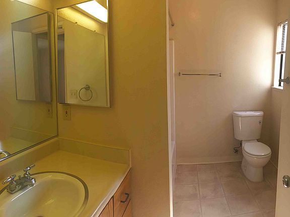 4th image of 917 Mariner Dr APT C