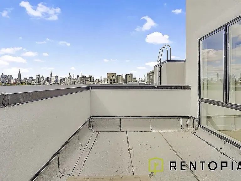415 Manhattan Ave #204A — Photo 6