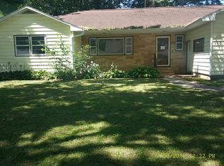 215 9th St, Aplington, IA 50604