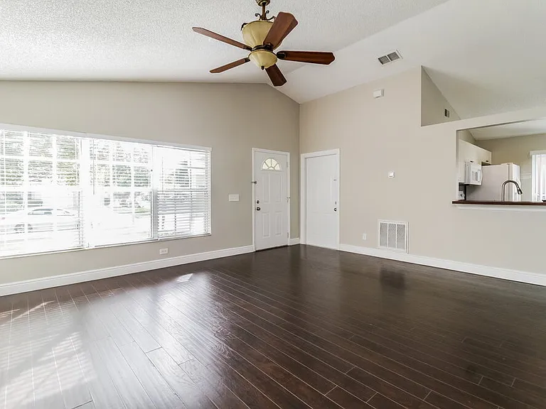 2640 Woods Edge Cir — Photo 4