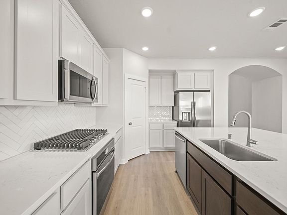 5th image of 10219 Botticelli Path