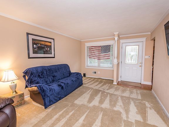 5th image of 101 N Taylor St