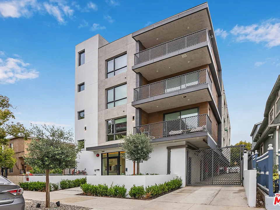 5657 Virginia Ave #302