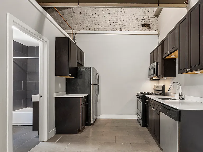 Bainbridge Lofts — Photo 10